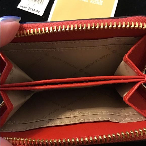 MICHAEL KORS JET SET ZIP AROUND WALLET NWT - Picture 3 of 4